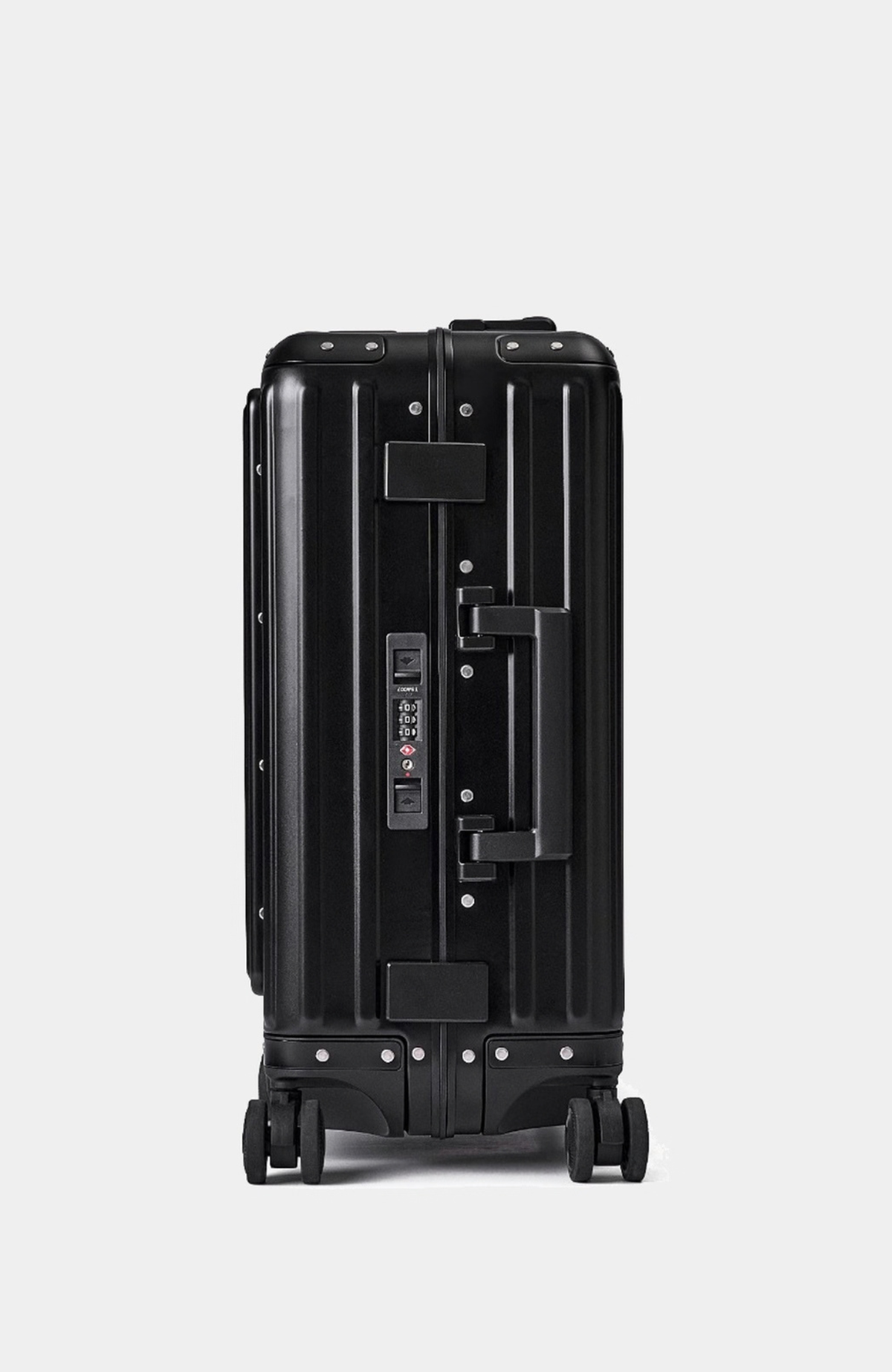 Magallanes 20" Aluminum Carry-On — Black