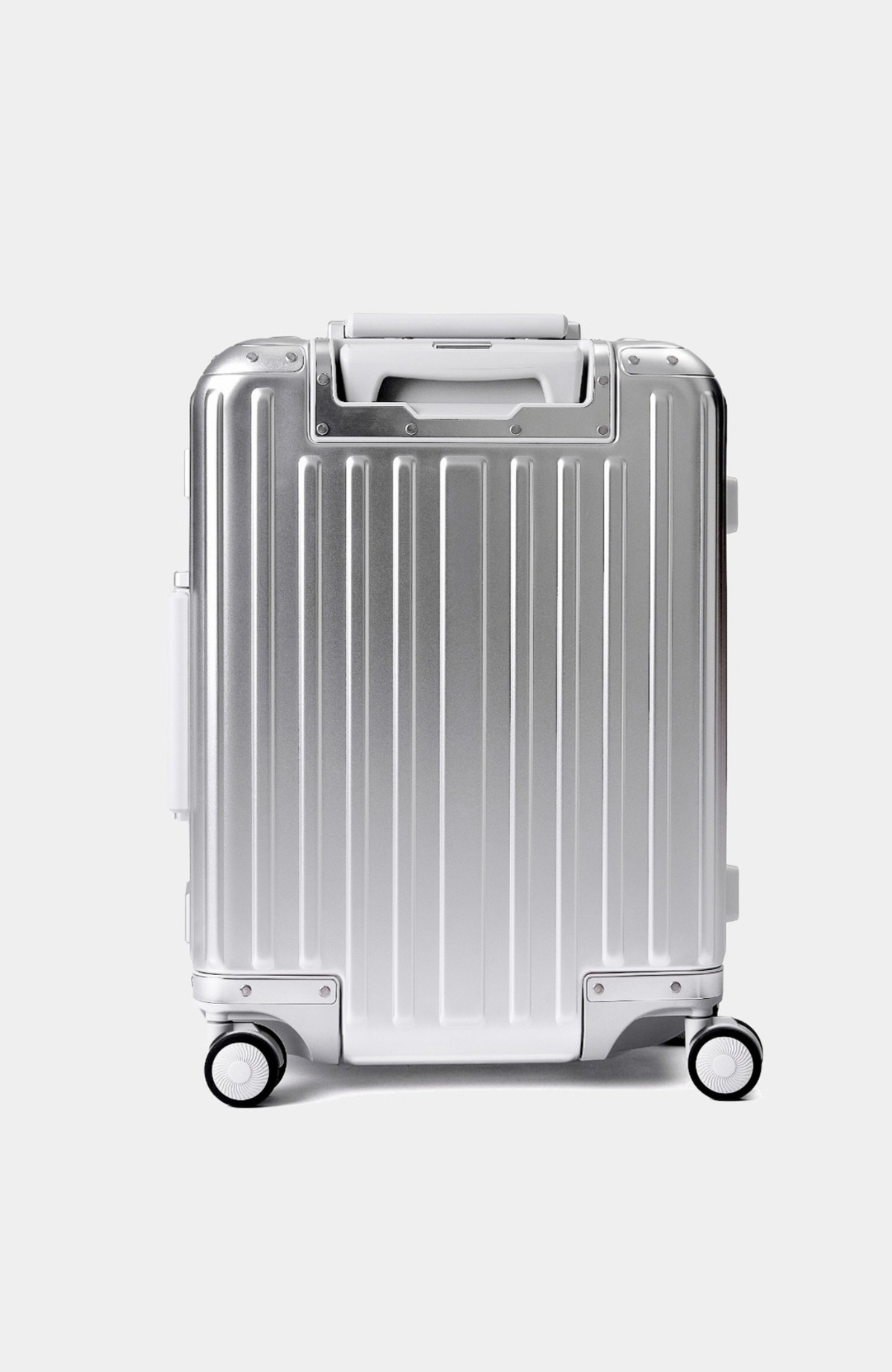 Magallanes 20" Aluminum Carry-On — Silver