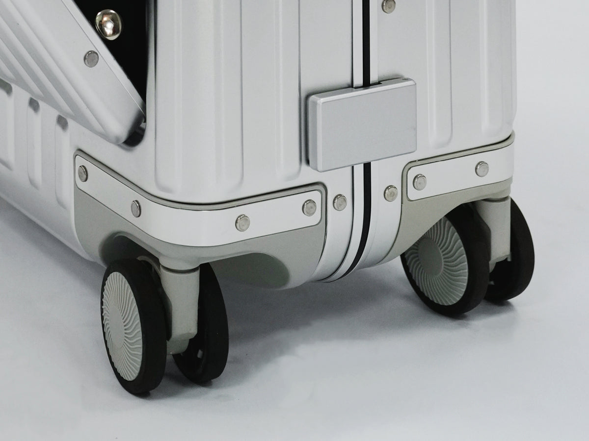 360° Smooth-Rolling Wheels